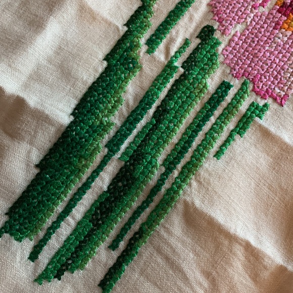 Vintage needlepoint hand crafted floral iris flowers embroidery art unframed - Picture 6 of 12